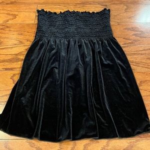 I.N. black velvet strapless top